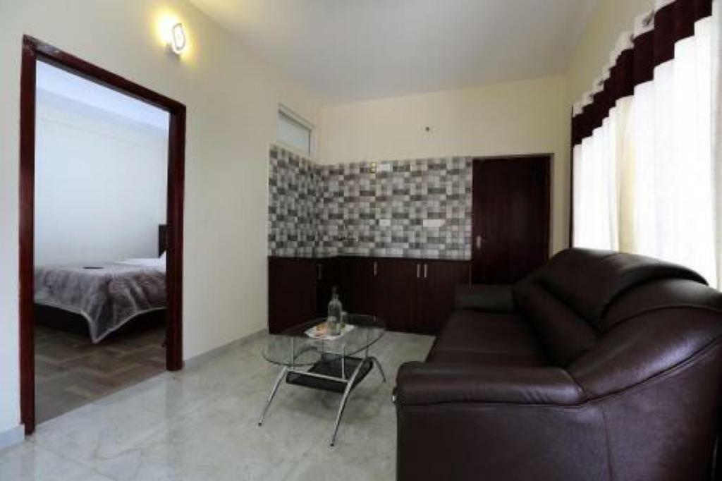 Pine Hill Suites Udagamandalam Exterior foto